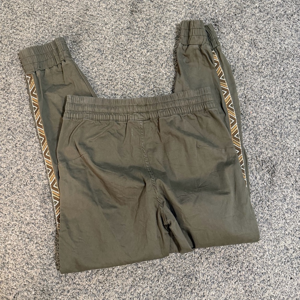 Driftwood Jogger Olive with Embroidery - Picture 4 of 4